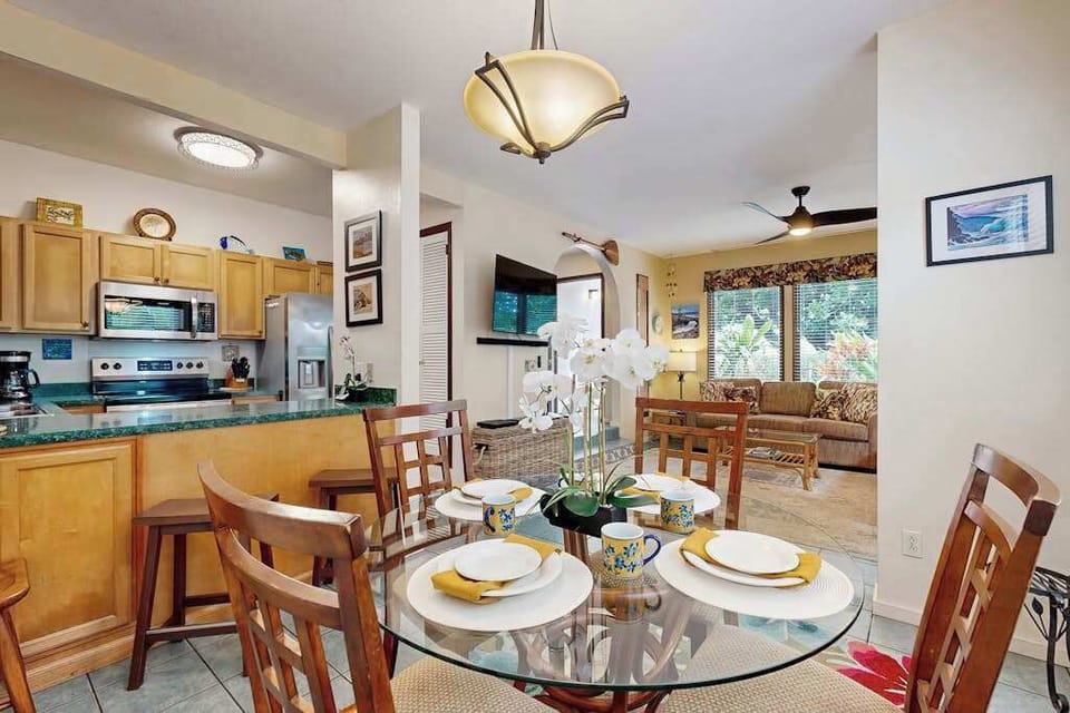 Open Dining Space With Breakfast Bar