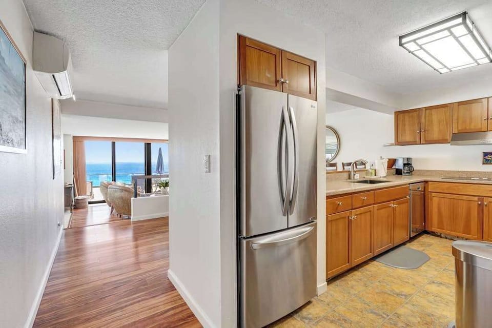 Kitchen with ocean views, so you can cook while enjoying the scenery