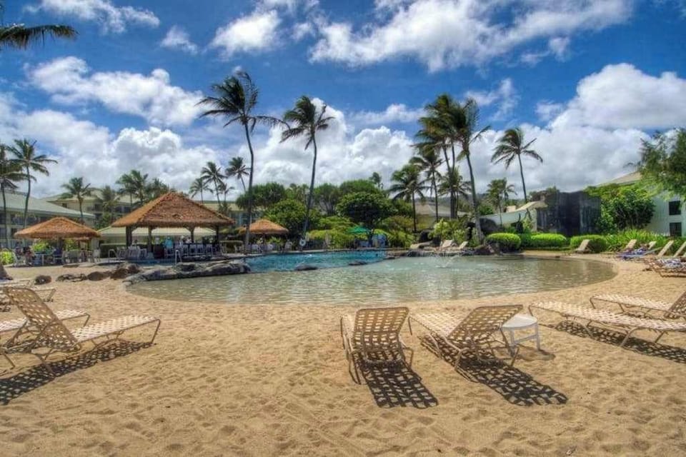  Enjoy peaceful moments by the water