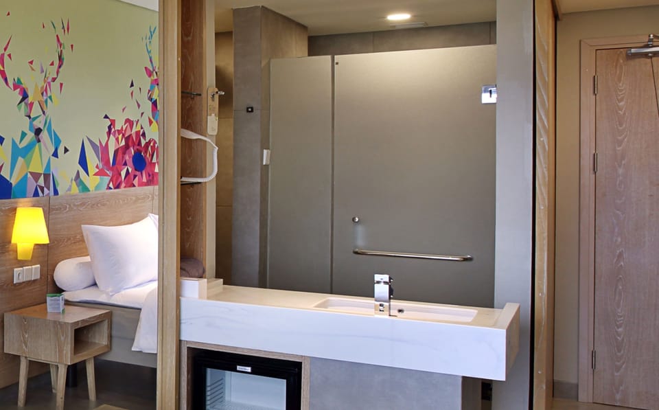 Bathroom sink