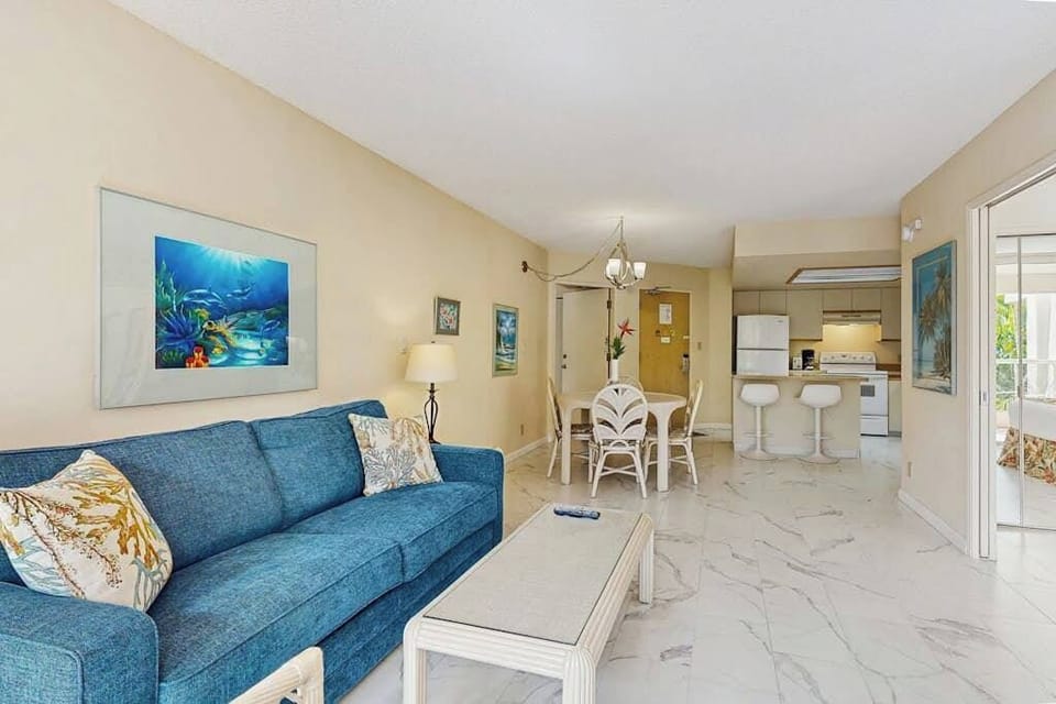 Open living space with a relaxed island feel