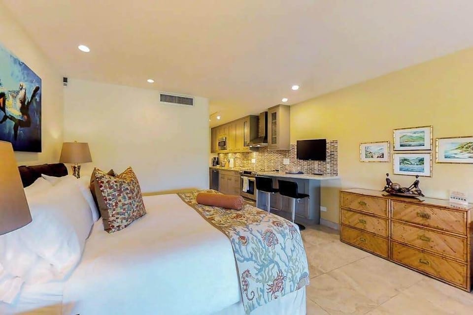 Bright Studio With Resort Comfort