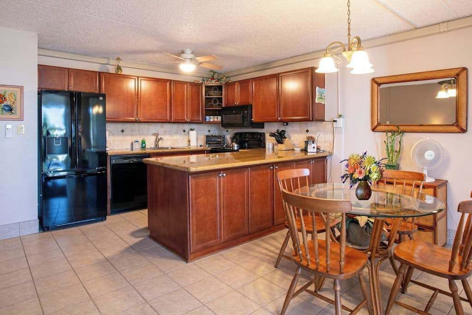 Full kitchen with breakfast bar and dining area