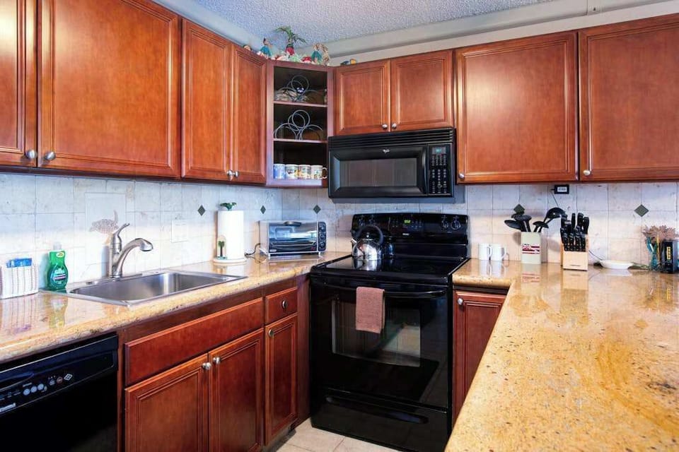 Well-equipped kitchen with full-size appliances

