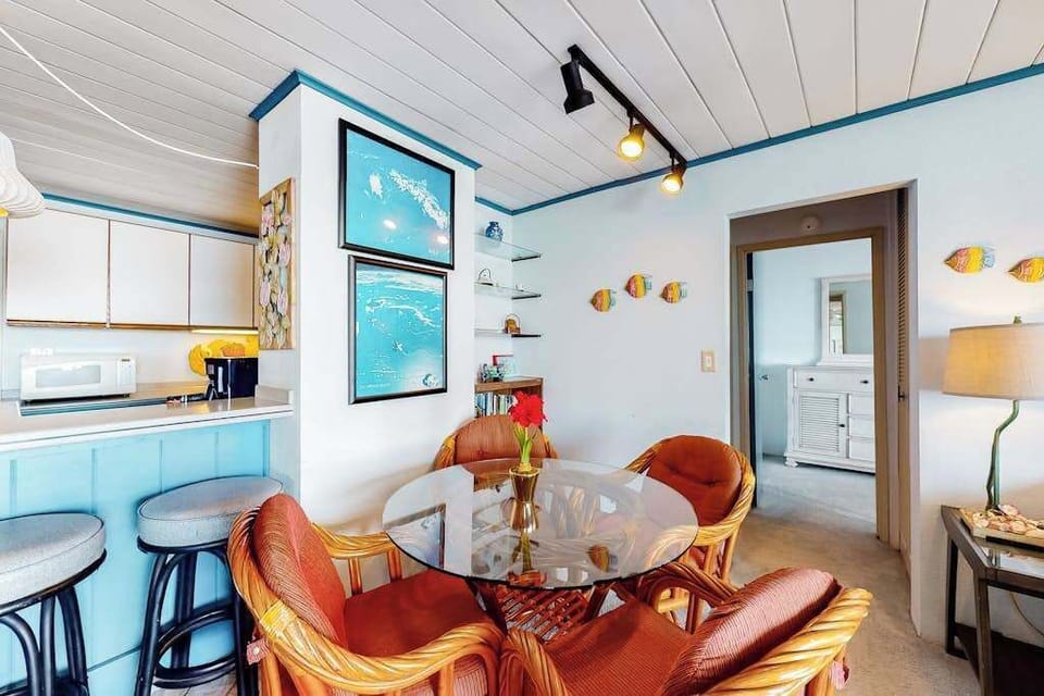 Dining room for seating for any home cooked meals the chef in you wants to prepare.