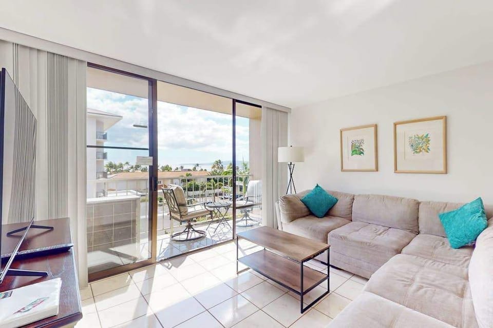 Bright Living Room With Lanai Access