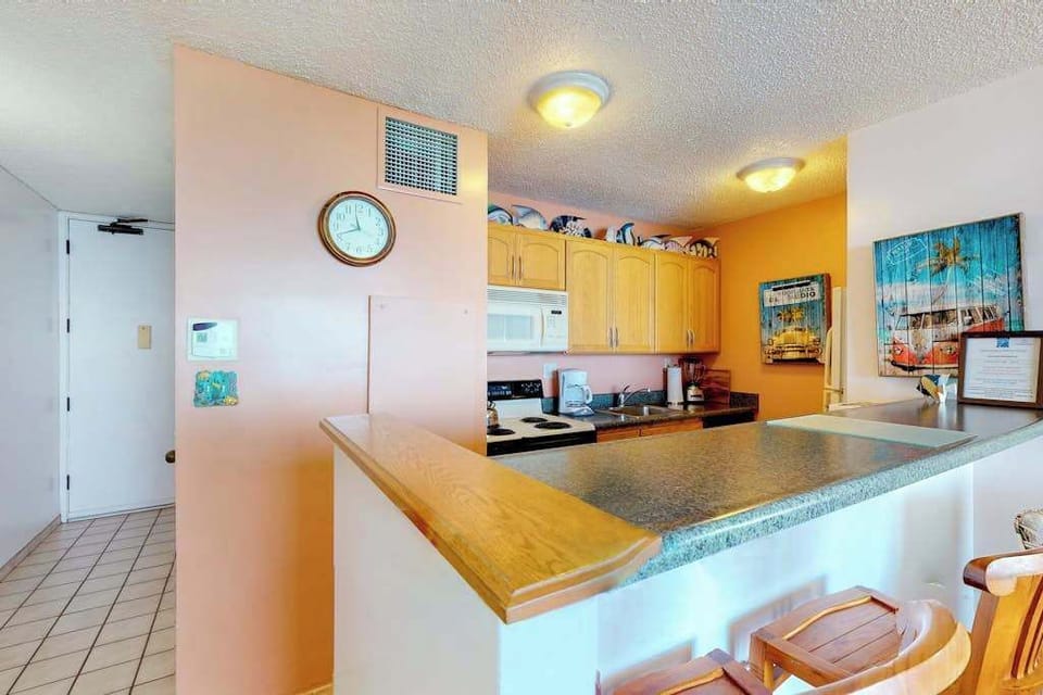 Kitchen With Spacious Breakfast Bar