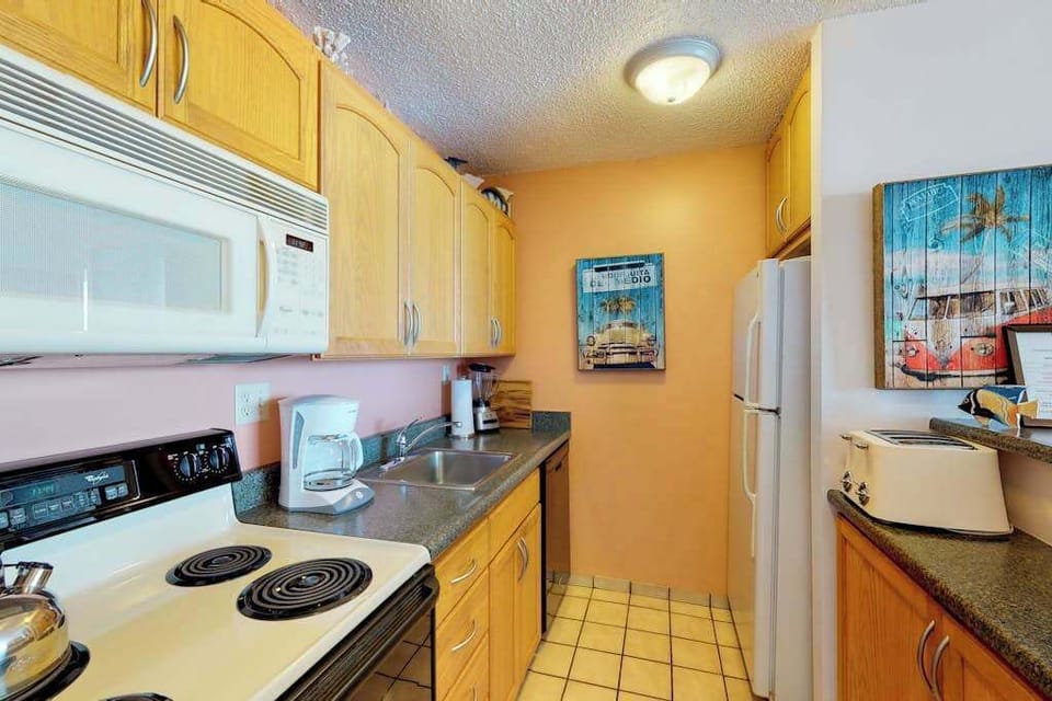 Fully Equipped Kitchen For Vacation Cooking