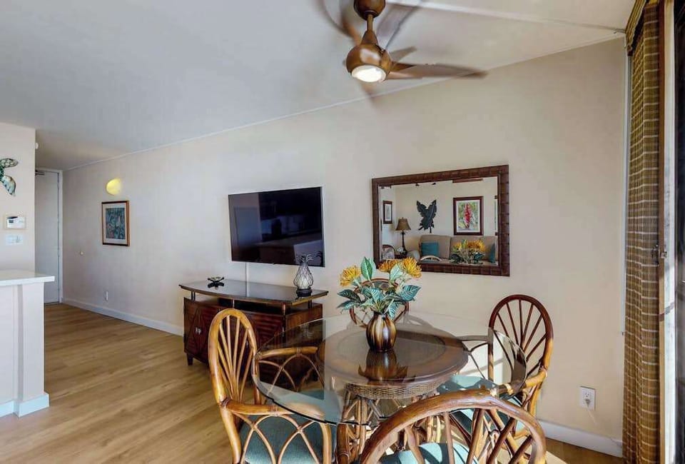 Dining room table over looking the marvelous views of Maui from the comfort of your home away from home.