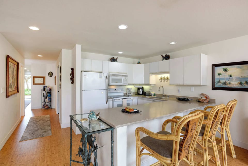 Fully Equipped Kitchen With Breakfast Bar