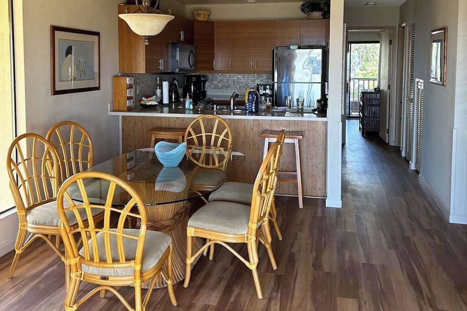 Dining Area Beside The Kitchen