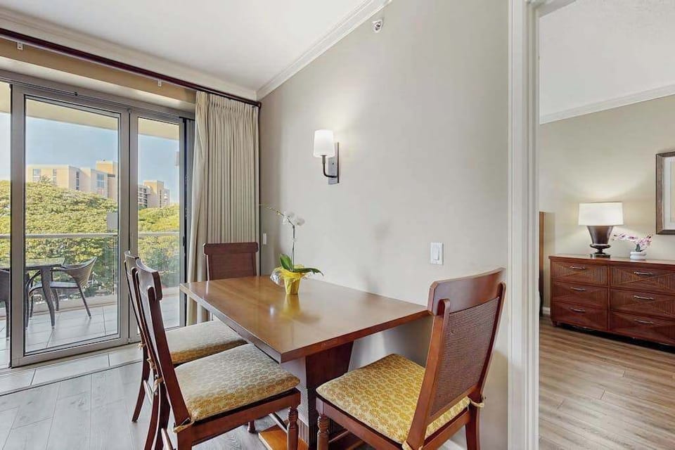 Breakfast Nook With Scenic Views