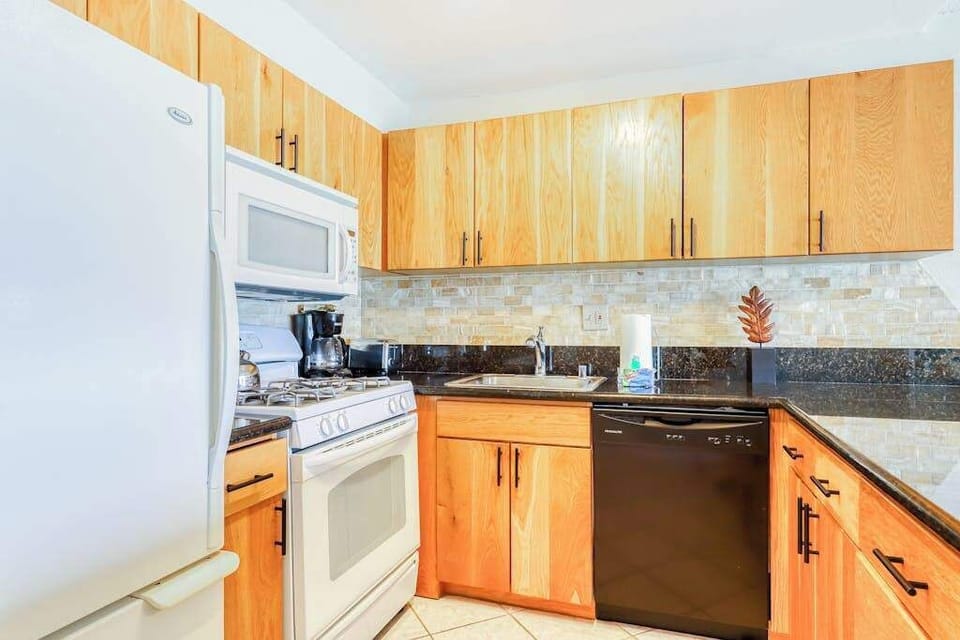 Fully Equipped Gourmet Kitchen