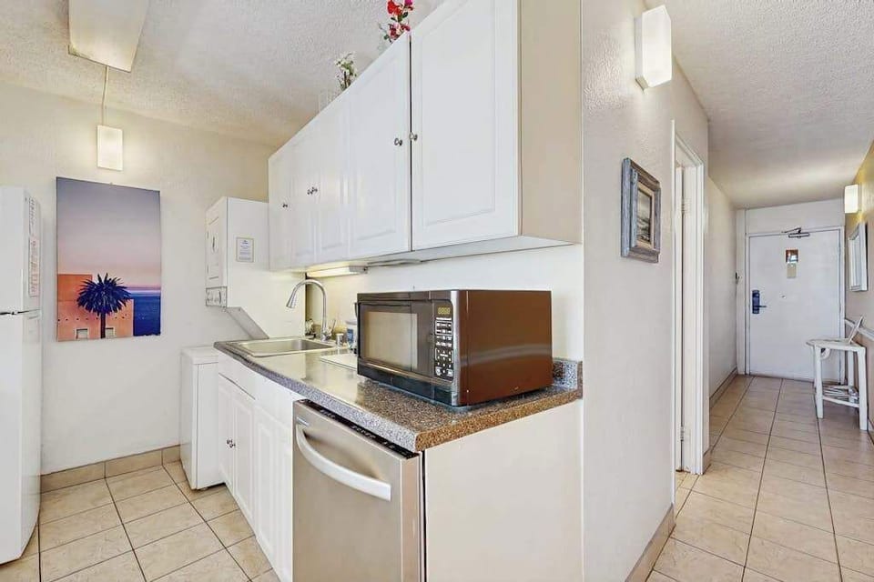 Fully Equipped Vacation Kitchen
