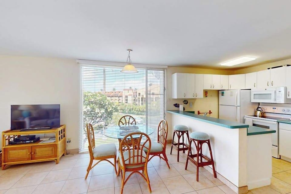 Open Dining Near The Kitchen
