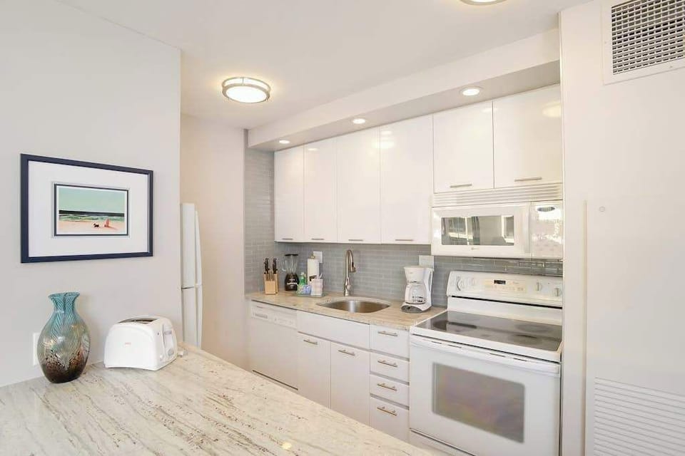 Newly updated modern kitchen for all of the chef's needs.