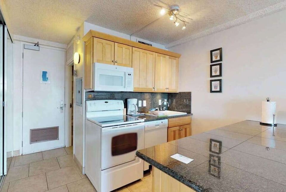 Kitchenette Ready For Island Creations