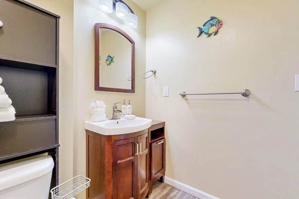 Fresh Modern Bathroom With Elegant Finishes