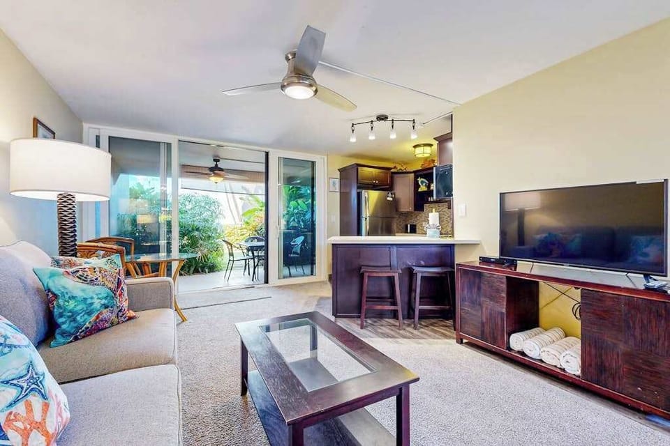 Relaxing Island Living With Open Layout