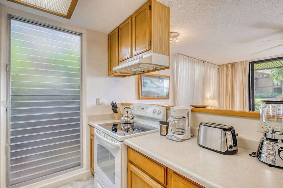Great kitchen stocked with all of your necessities for you to be able to enjoy your home away from home.