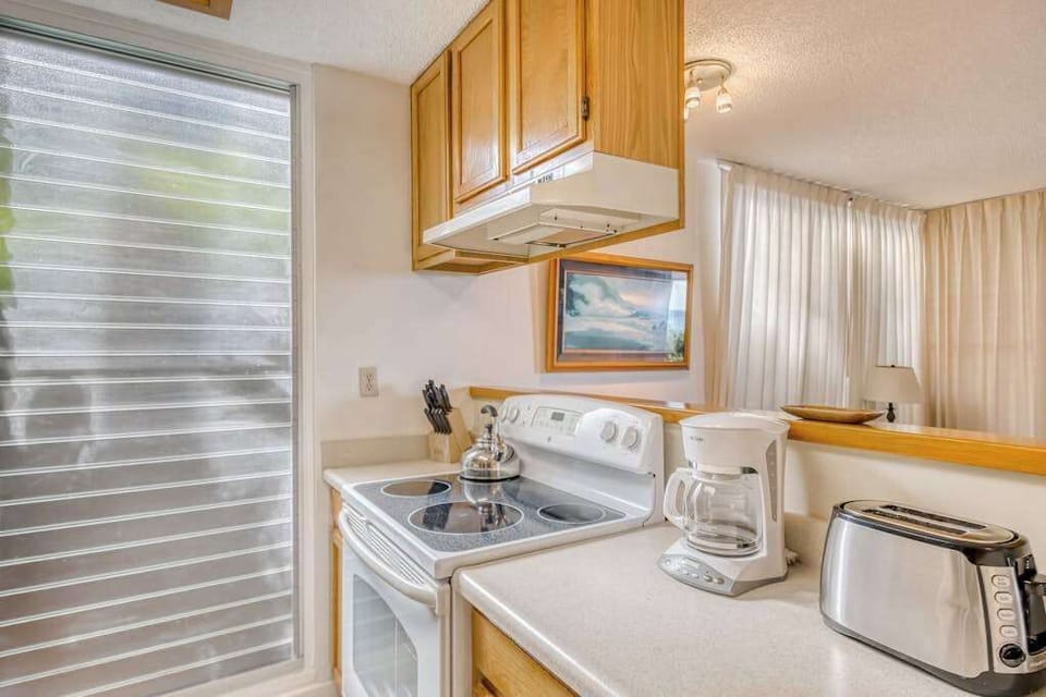 Great kitchen stocked with all of your necessities for you to be able to enjoy your home away from home.