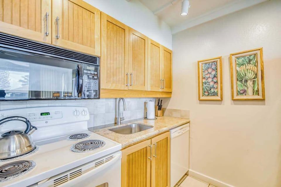 Fully stocked kitchen for all of your vacation needs.