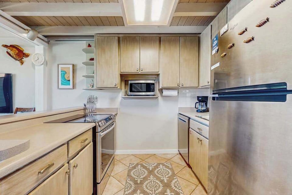 Bright Kitchen With Breakfast Bar