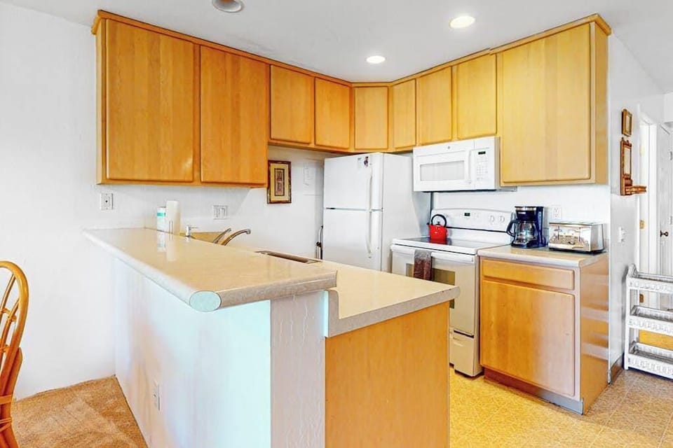 Bright Kitchen With Breakfast Bar