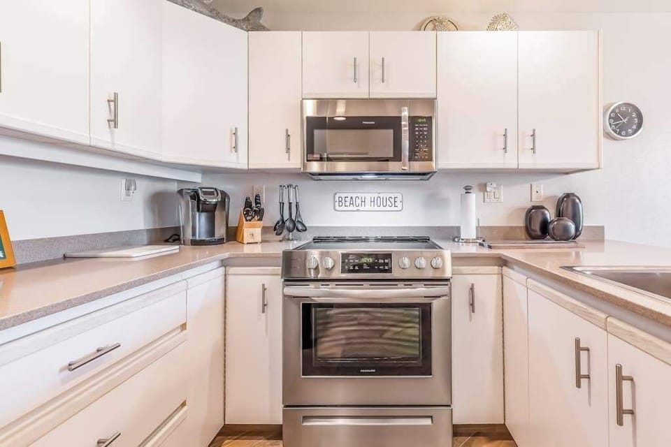 Chef Ready Contemporary Kitchen 