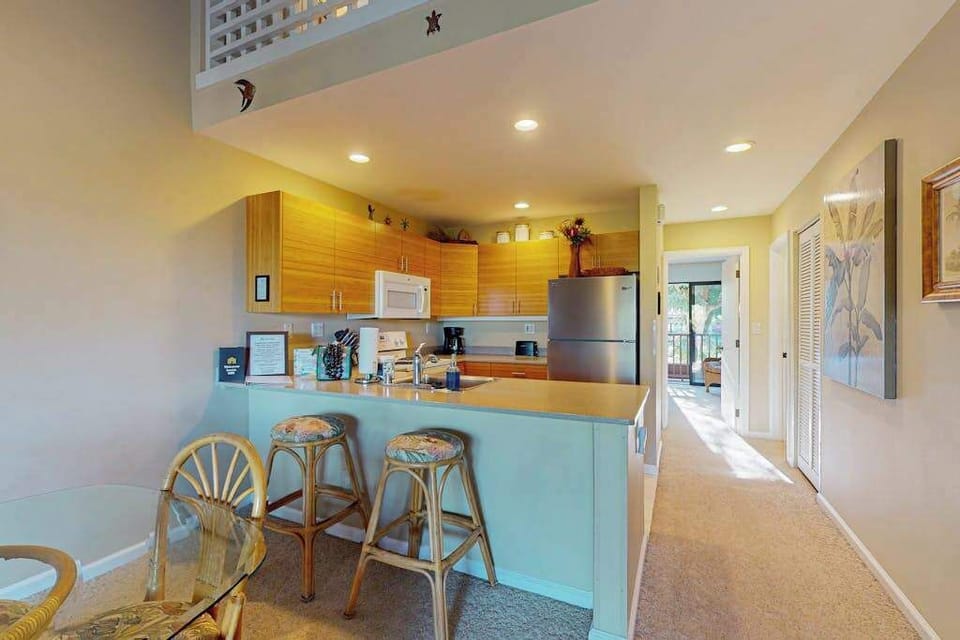 Open kitchen with convenient counter seating

