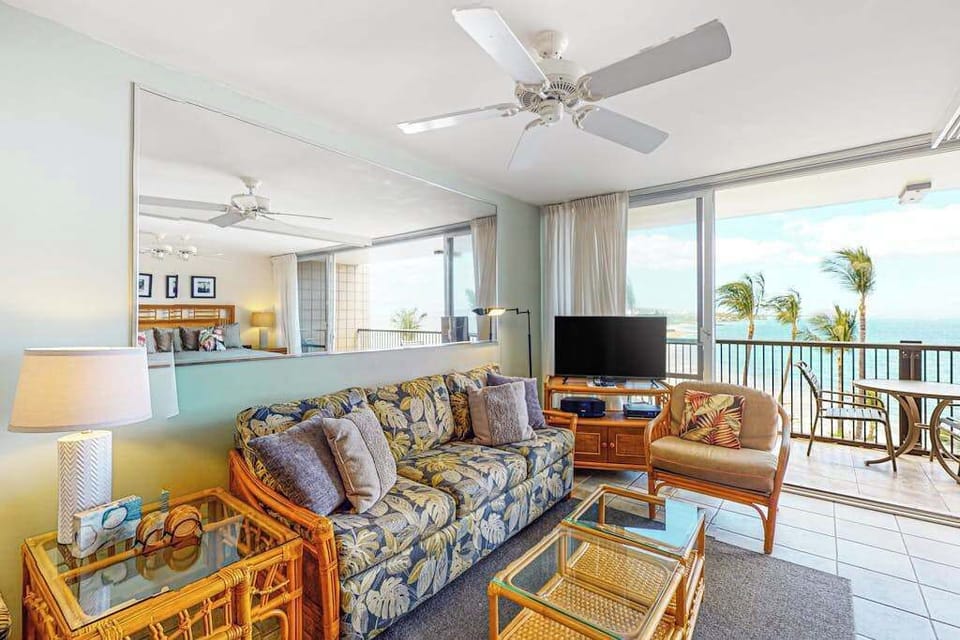 Bright living room with lanai access
