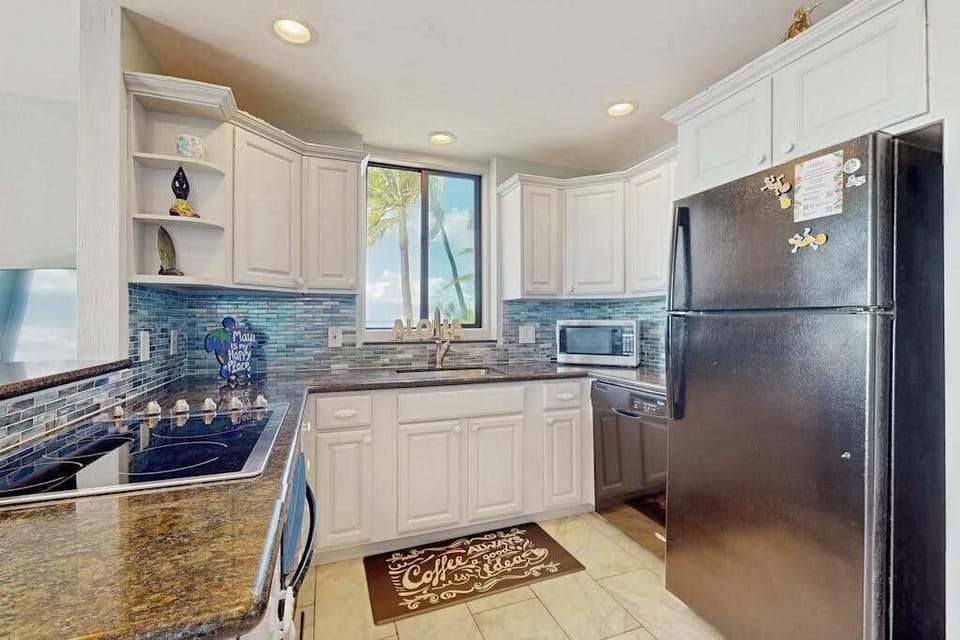 Spacious Coastal Kitchen