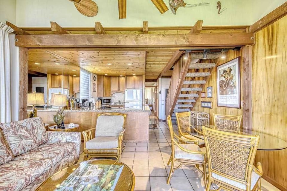 Spacious Lounge For Gathering