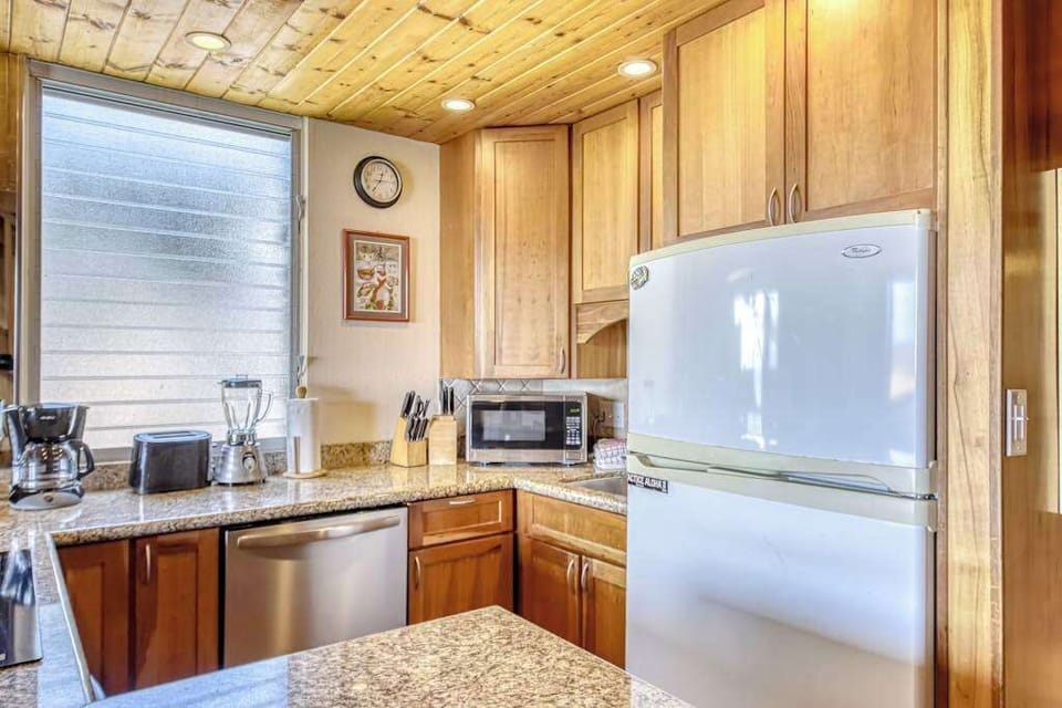 Fully Equipped Island Kitchen