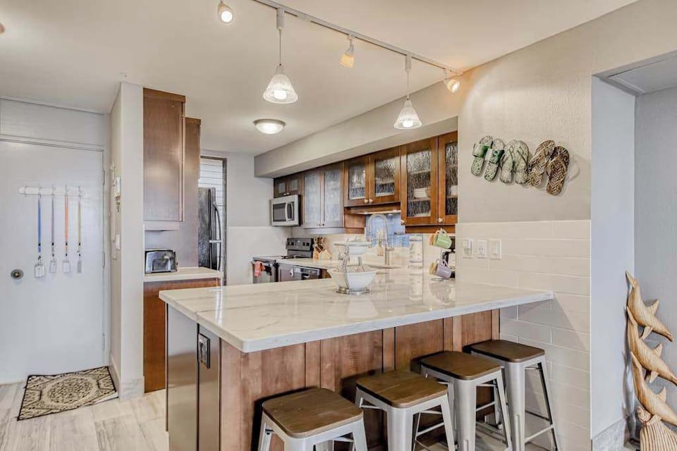 Modern Kitchen With Breakfast Bar