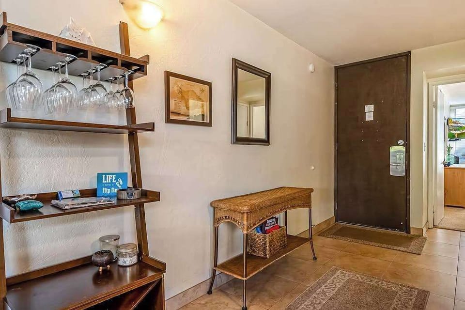Welcoming Entry To Your Island Retreat