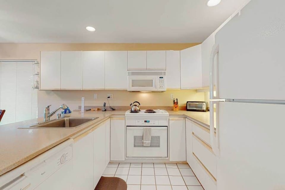 Fully Equipped Coastal Kitchen