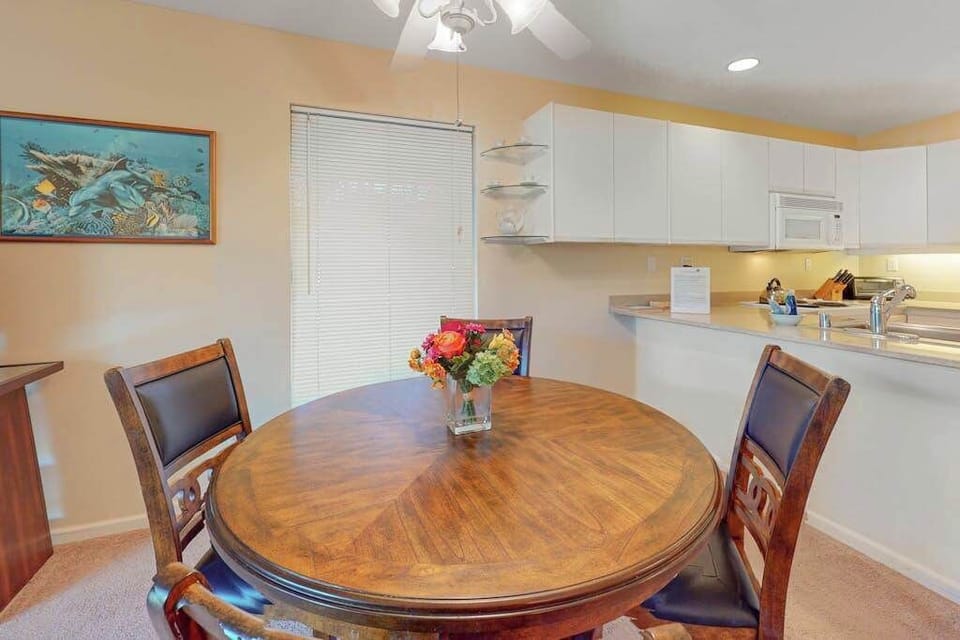 Dining Space With Breakfast Table