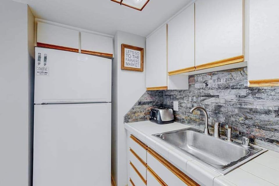 Fully Equipped Kitchenette Retreat