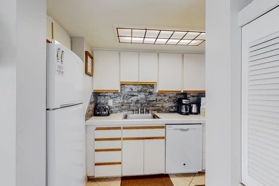 Bright Kitchenette For Easy Island Meals 