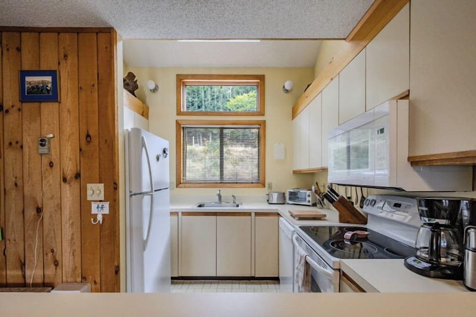 Full kitchen for cooking family meals.