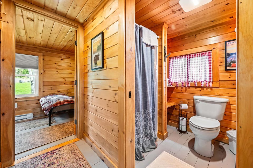 Bedroom & bathroom