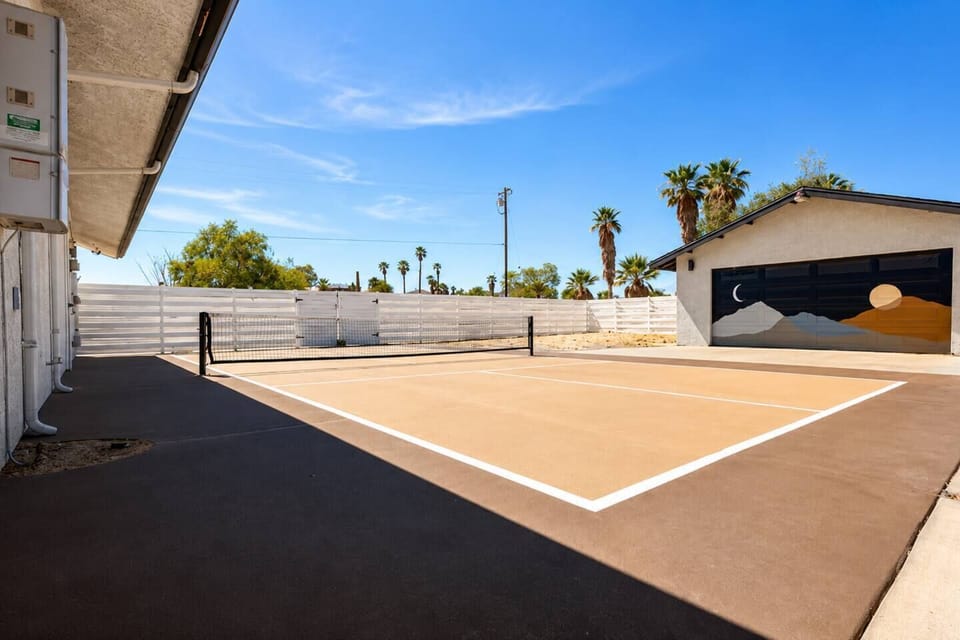 ~New Addition~
Private pickleball court with desert views — perfect for morning matches, sunset play, or a little friendly competition between pool and hot tub time.