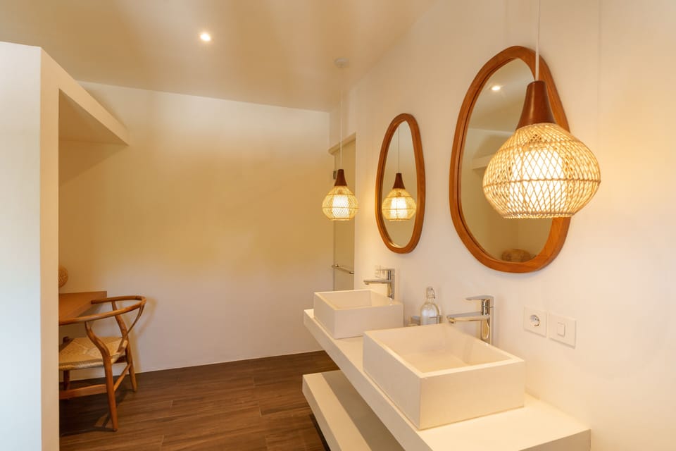 Deluxe Villa, 6 Bedrooms, Private Pool, Pool View | Bathroom | Shower, rainfall showerhead, hair dryer, towels