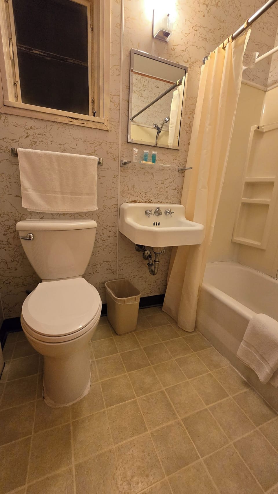 Bathtub, towels, soap, shampoo