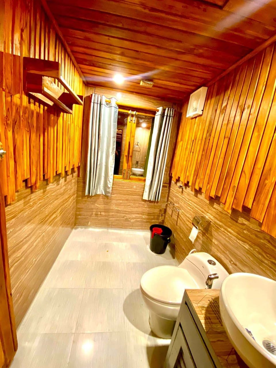 Shower, free toiletries, towels, soap