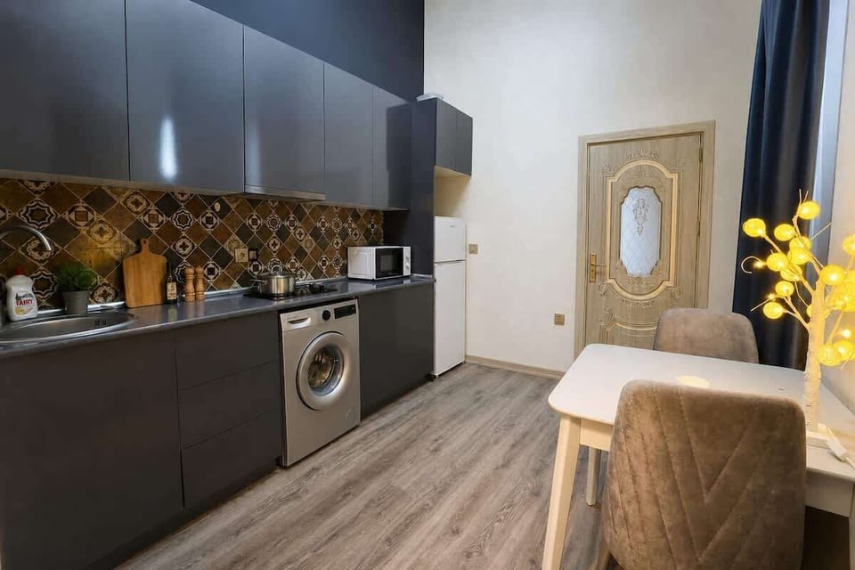 Full kitchen with dining nook, washer, and cooking essentials.