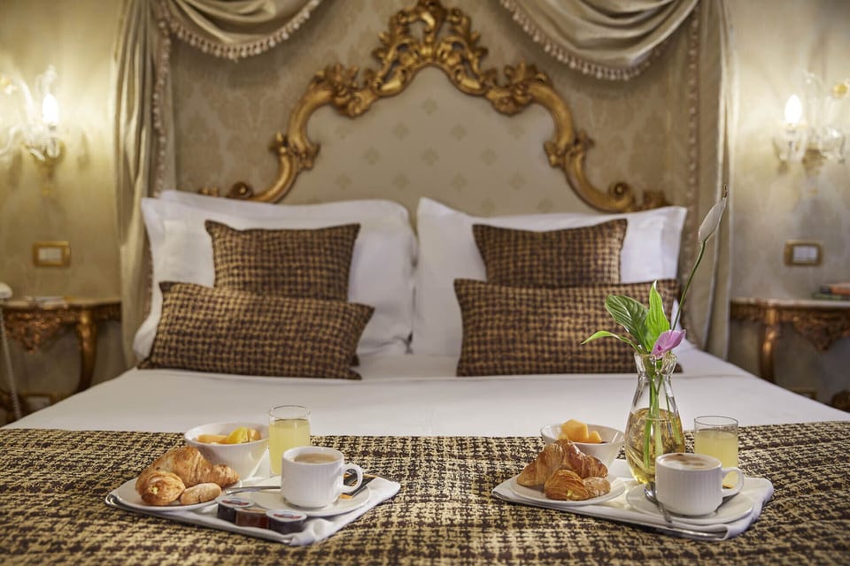 Superior Double Room | Minibar, in-room safe, desk, free WiFi