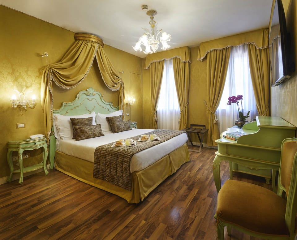 Superior Double Room | Minibar, in-room safe, desk, WiFi (free)