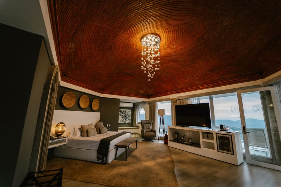 Panoramic Presidencial Suite with Jacuzzi - Vista | Egyptian cotton sheets, premium bedding, Select Comfort beds, minibar